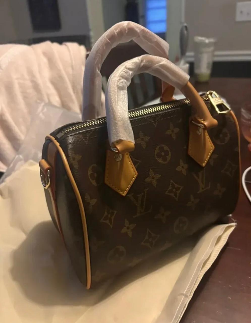 Louis Vuitton Speedy Bandoulière — Monogram Canvas