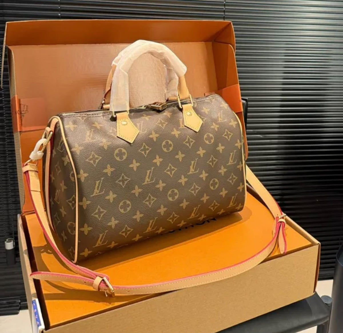 Louis Vuitton Speedy Bandoulière — Monogram Canvas