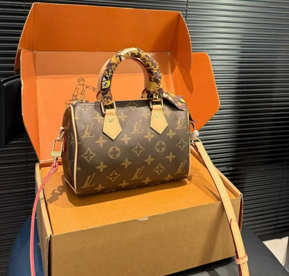 Louis Vuitton Speedy Bandoulière — Monogram Canvas