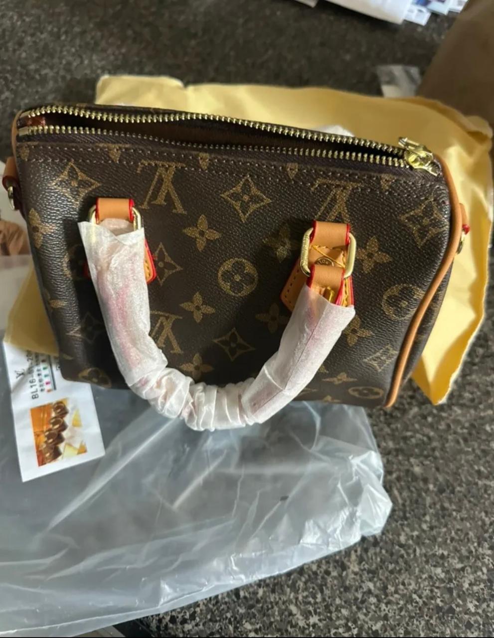 Louis Vuitton Speedy Bandoulière — Monogram Canvas