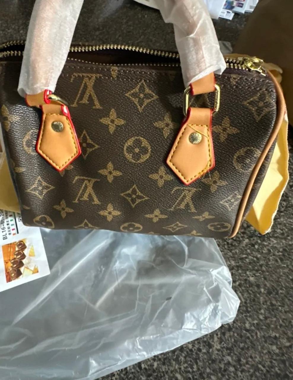 Louis Vuitton Speedy Bandoulière — Monogram Canvas